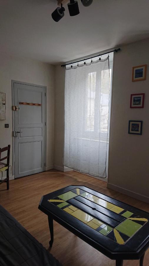 Appartement dans ancienne maison pyrénéenne. Cadéac Extérieur photo