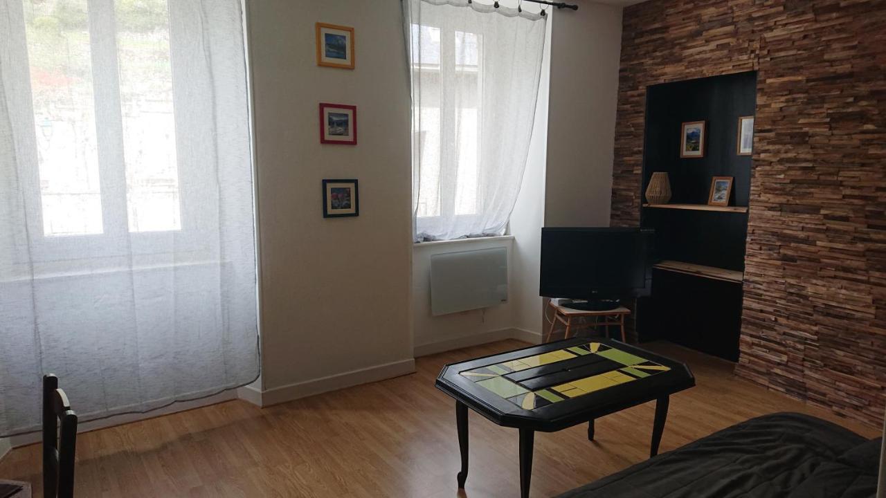 Appartement dans ancienne maison pyrénéenne. Cadéac Extérieur photo